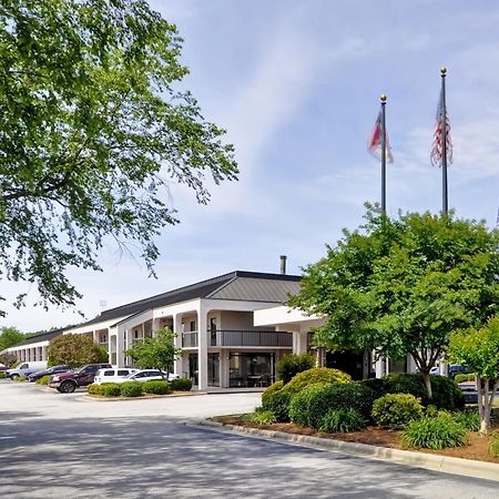Motel 6 Fayetteville - I-95 Экстерьер фото