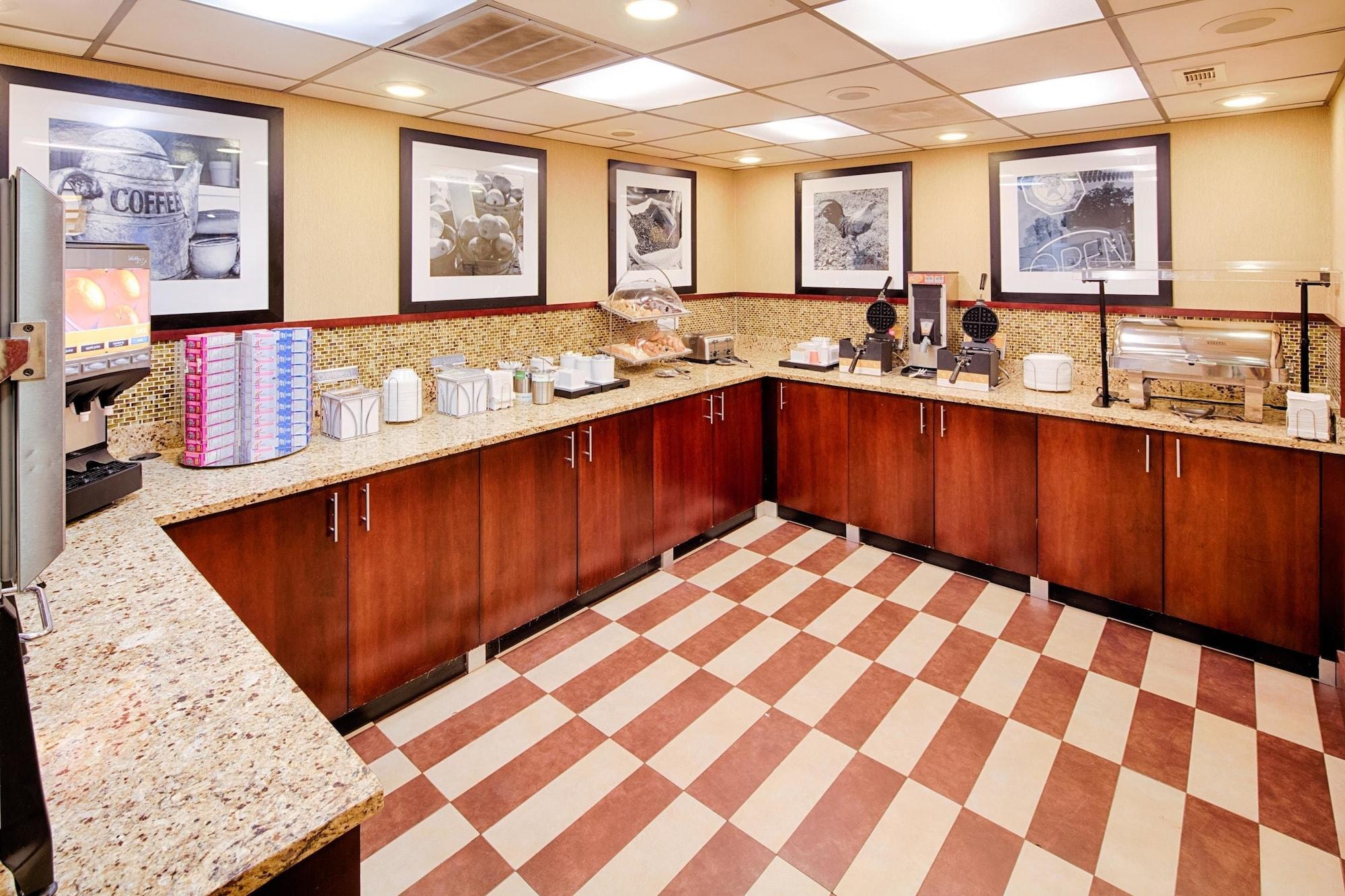 Motel 6 Fayetteville - I-95 Экстерьер фото