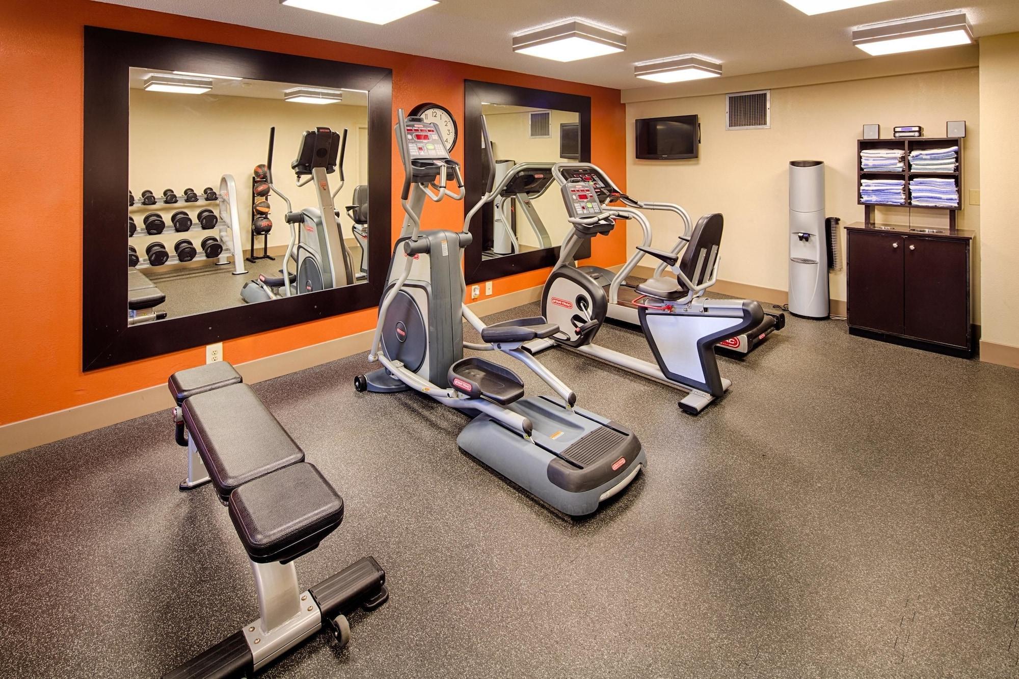 Motel 6 Fayetteville - I-95 Экстерьер фото